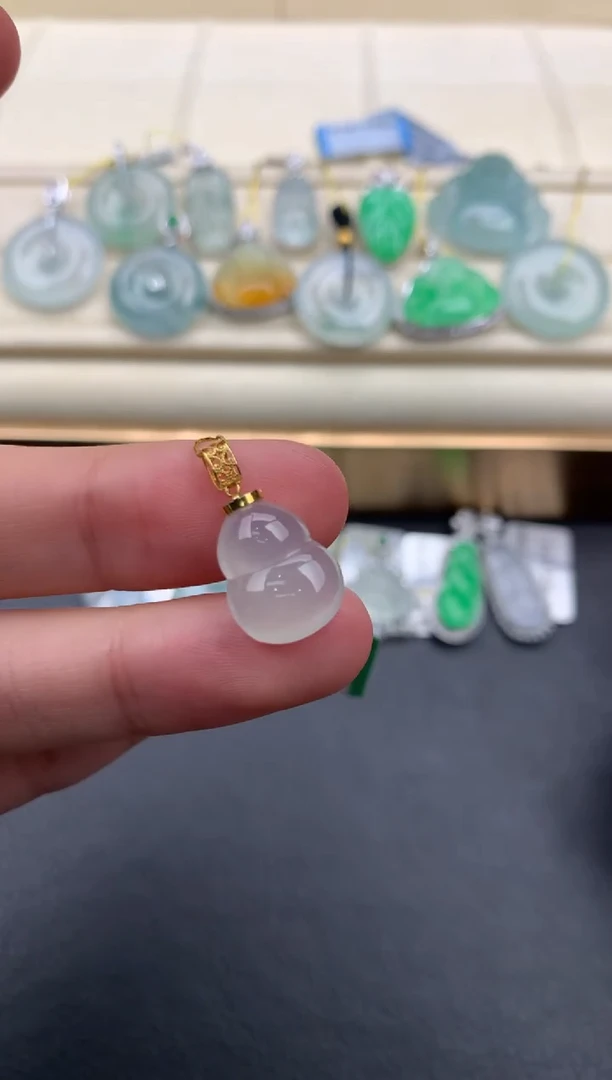 翡翠18K金镶嵌颈饰A606