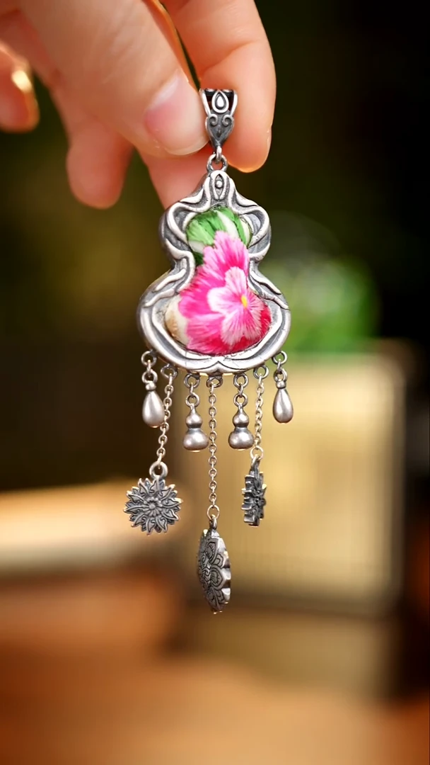 刺绣私人定制苗族手工A389