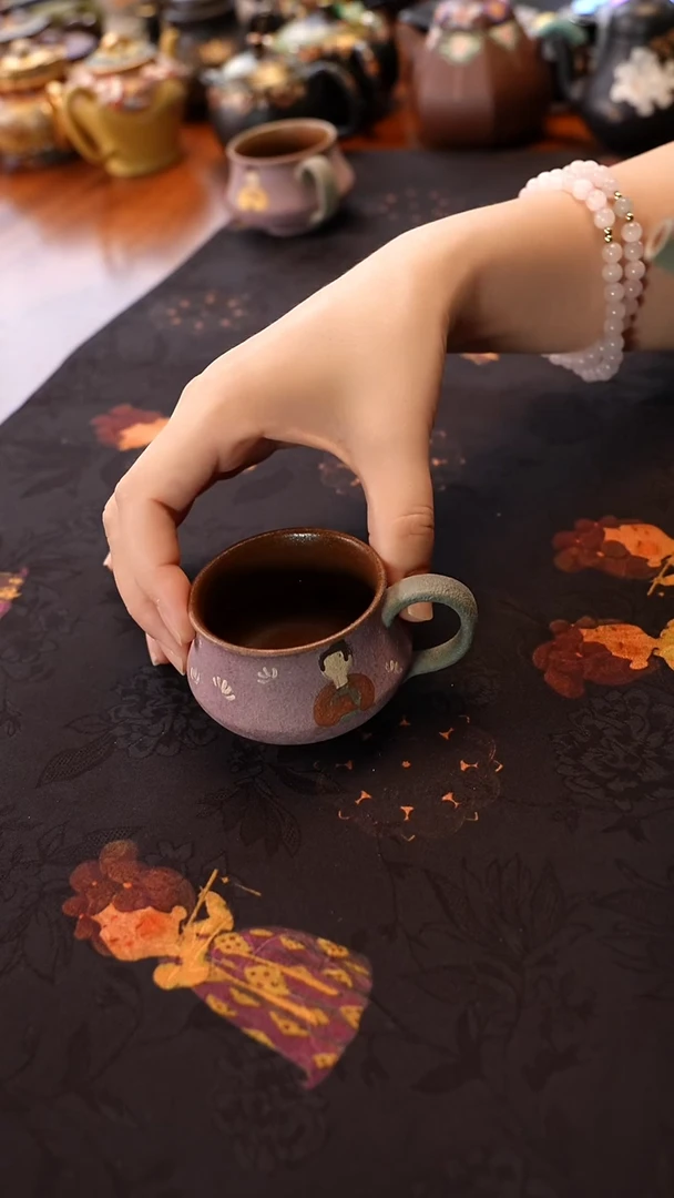 宜兴紫砂 把手杯 红色唐人