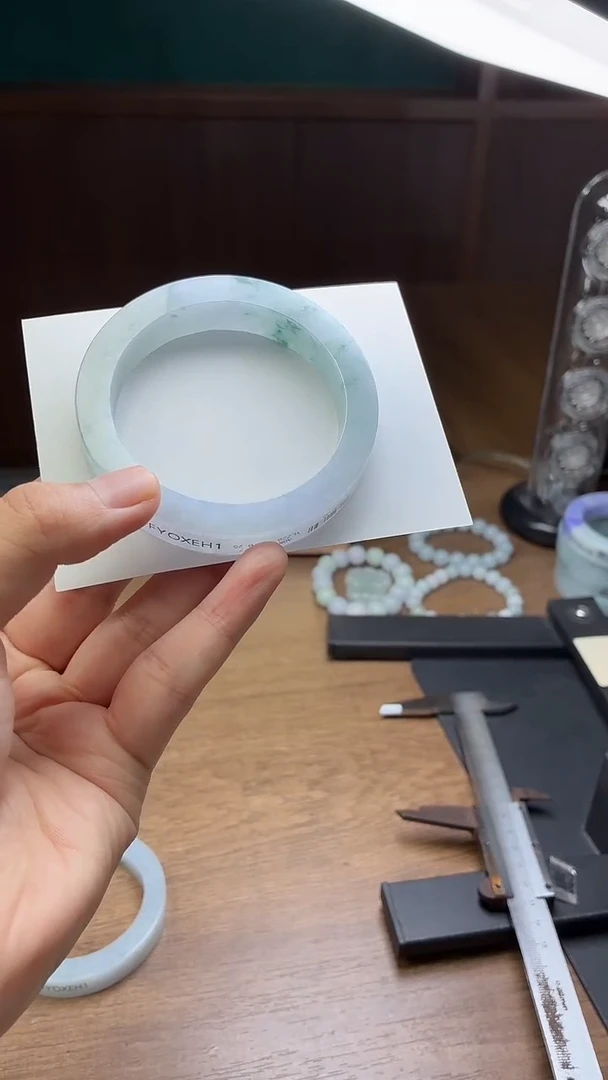 未镶嵌手镯定制翡翠孤**客定制