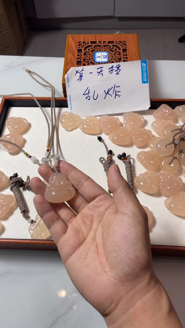 石英质玉未镶嵌吊坠(不含链)妞**姥35佛