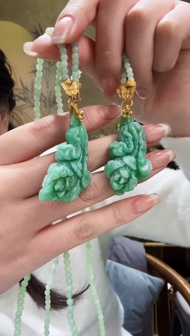 颈饰未镶嵌翡翠多样发其一个