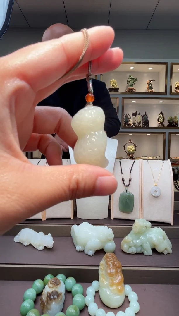 颈饰未镶嵌和田玉苏