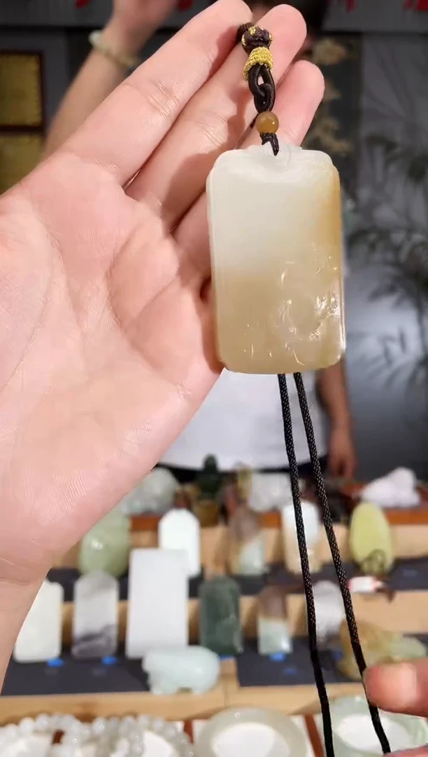 和田玉未镶嵌颈饰1