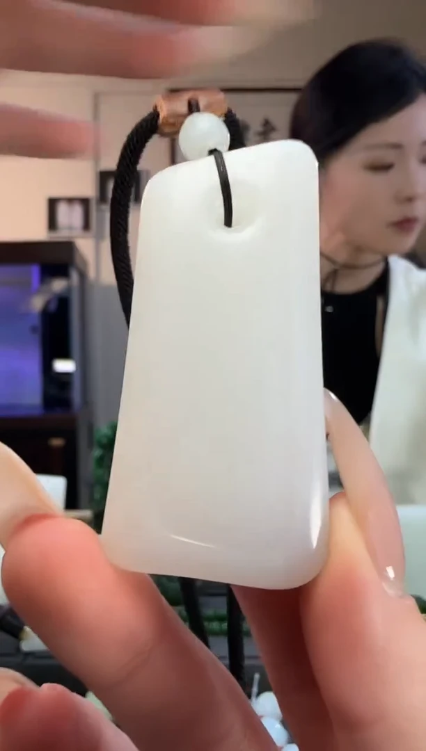 颈饰未镶嵌和田玉白玉斧头吊坠