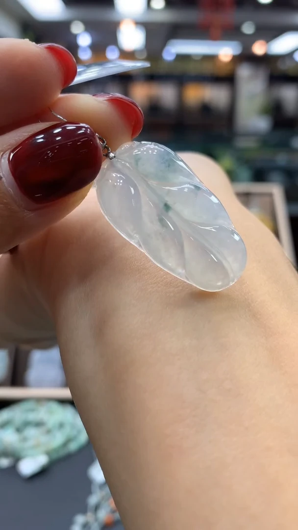 颈饰18K金镶嵌翡翠树叶