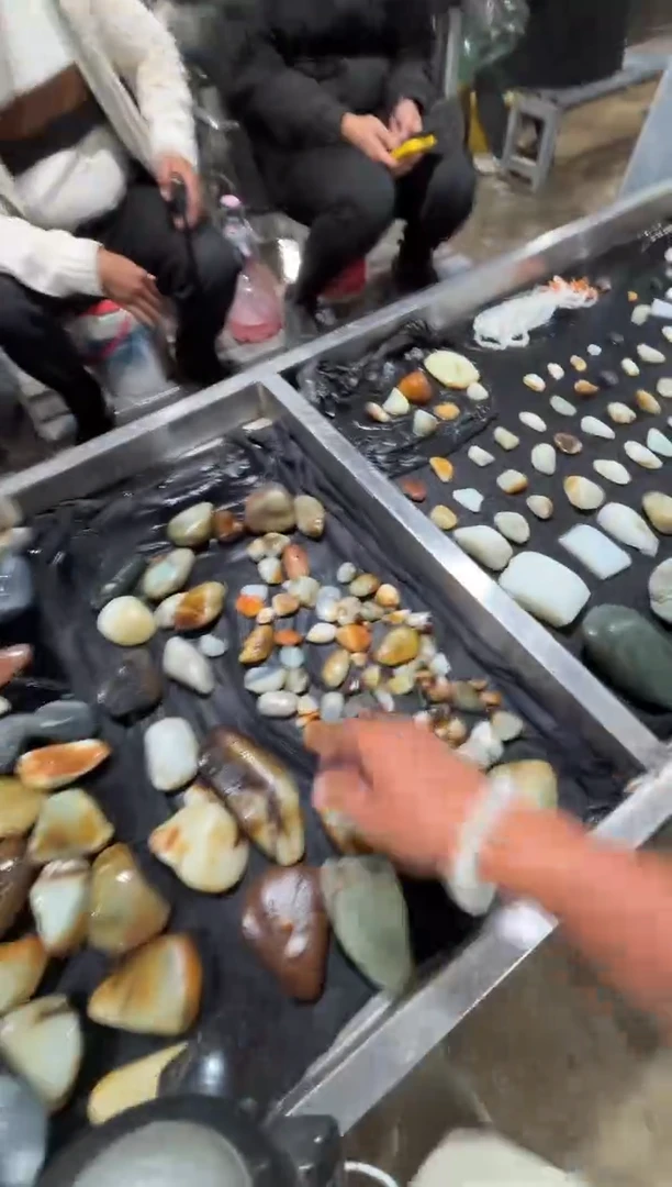 未镶嵌和田玉（糖玉）挂件和田玉