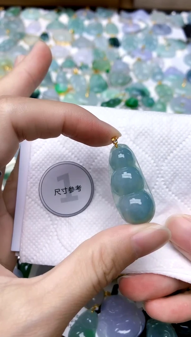 颈饰18K金镶嵌翡翠天然A货翡翠