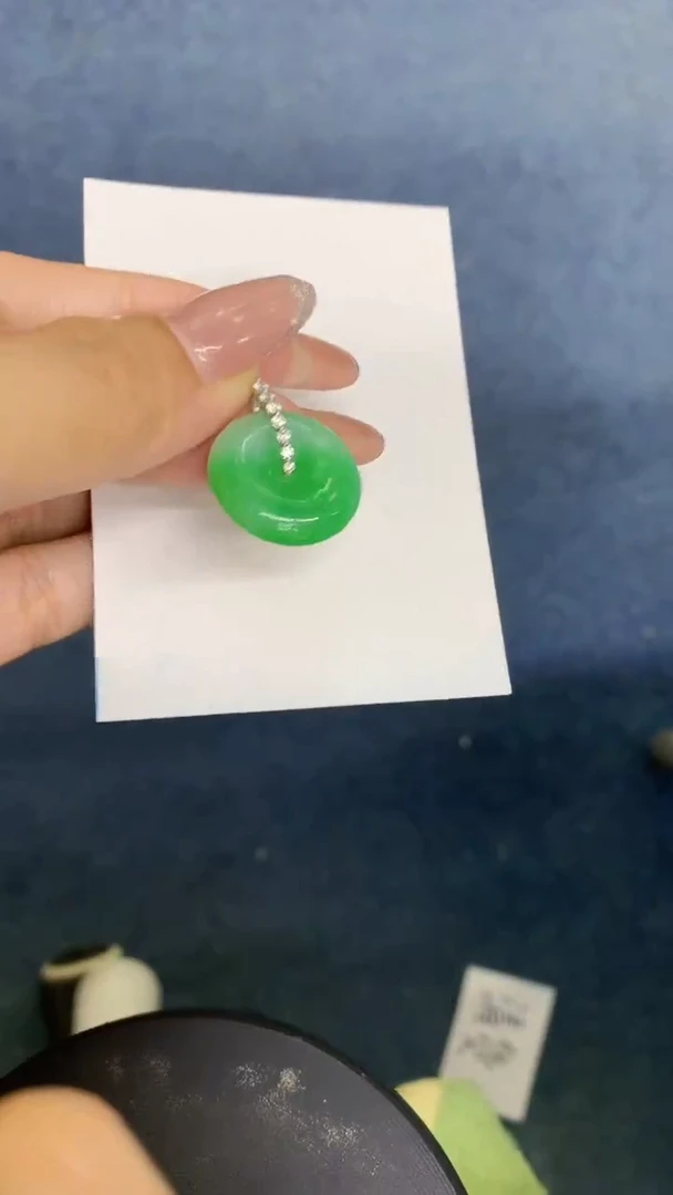 颈饰18K金镶嵌翡翠1