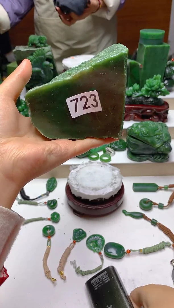 未镶嵌和田玉摆件1