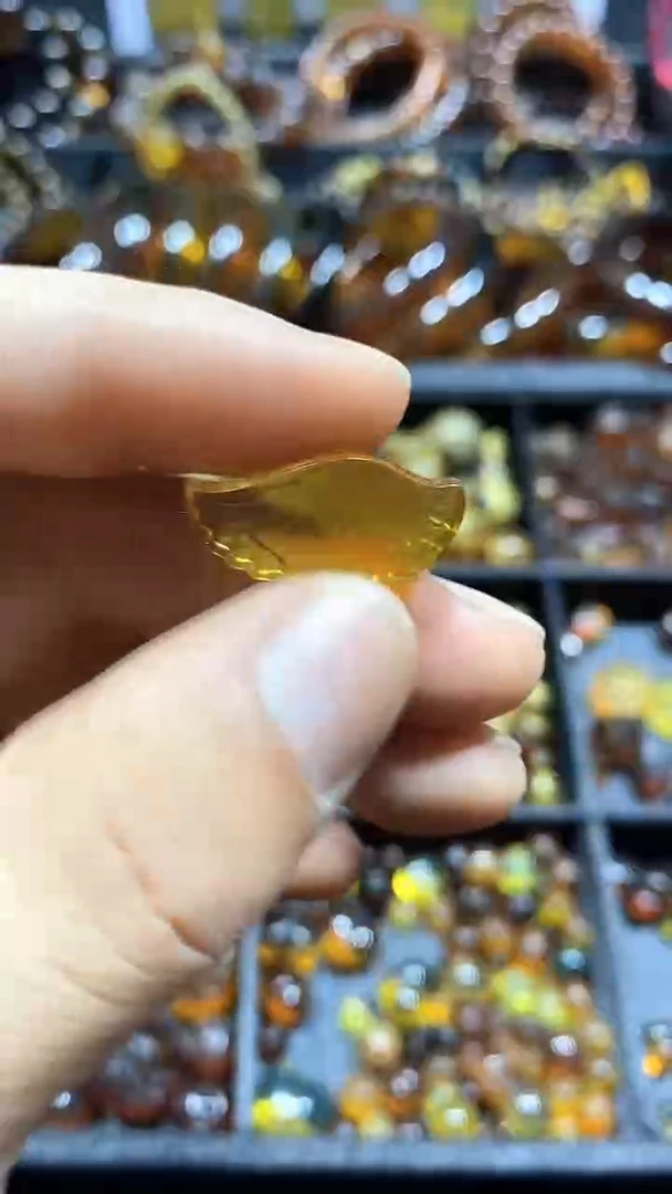 琥珀颈饰未镶嵌深*天然缅甸琥珀翅膀