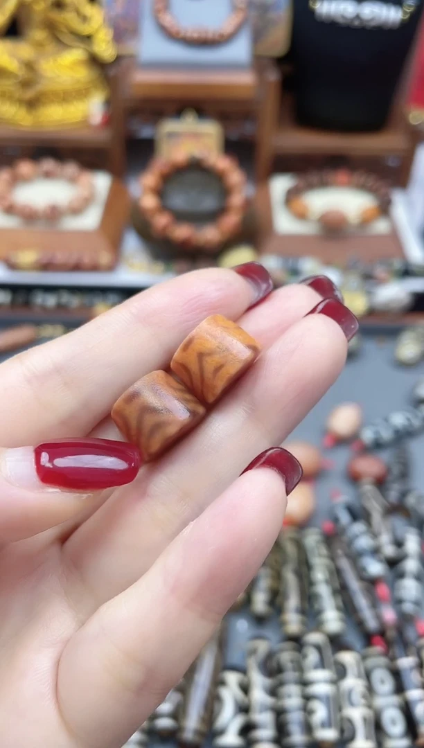 玛瑙/玉髓散珠金蟾红肉龙六1对