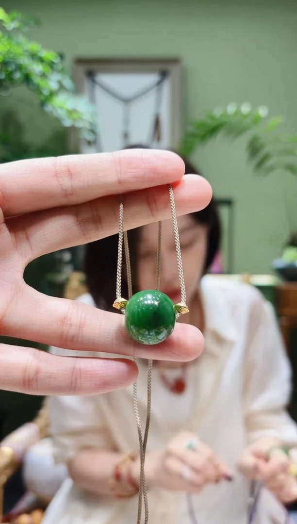 颈饰18K金镶嵌和田玉和田玉吊坠Z多样性发货