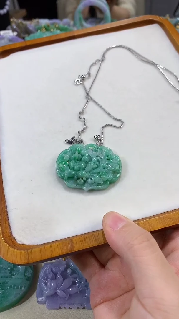 颈饰未镶嵌翡翠吊坠