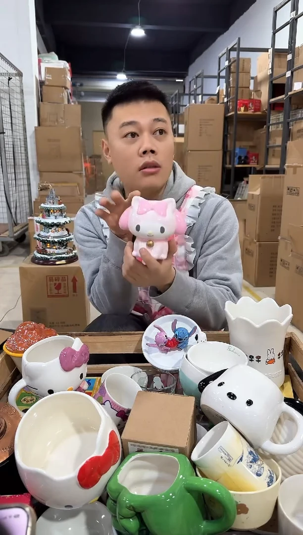 瓷片美乐蒂蹲坐钱罐