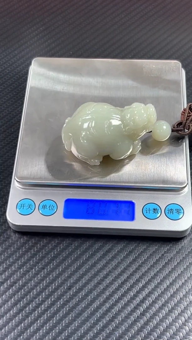 吊坠(赠链)未镶嵌和田玉且末微色差近矿M