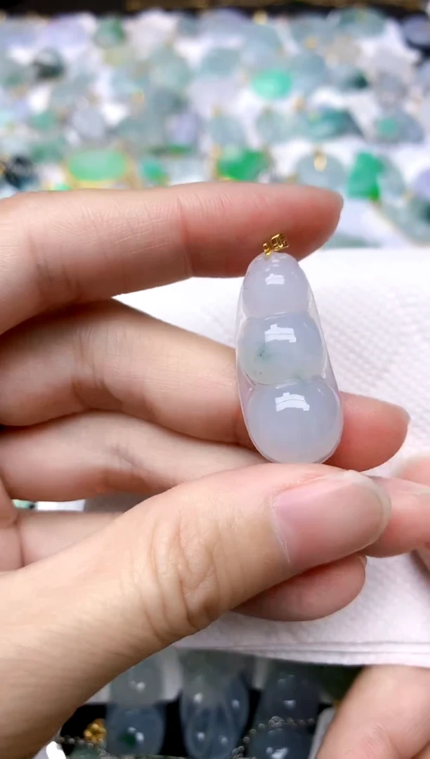 颈饰18K金镶嵌翡翠天然A货翡翠