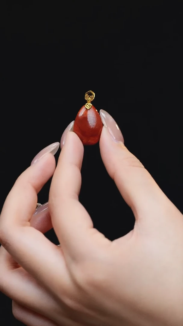 18K金镶嵌吊坠南红玛瑙9号