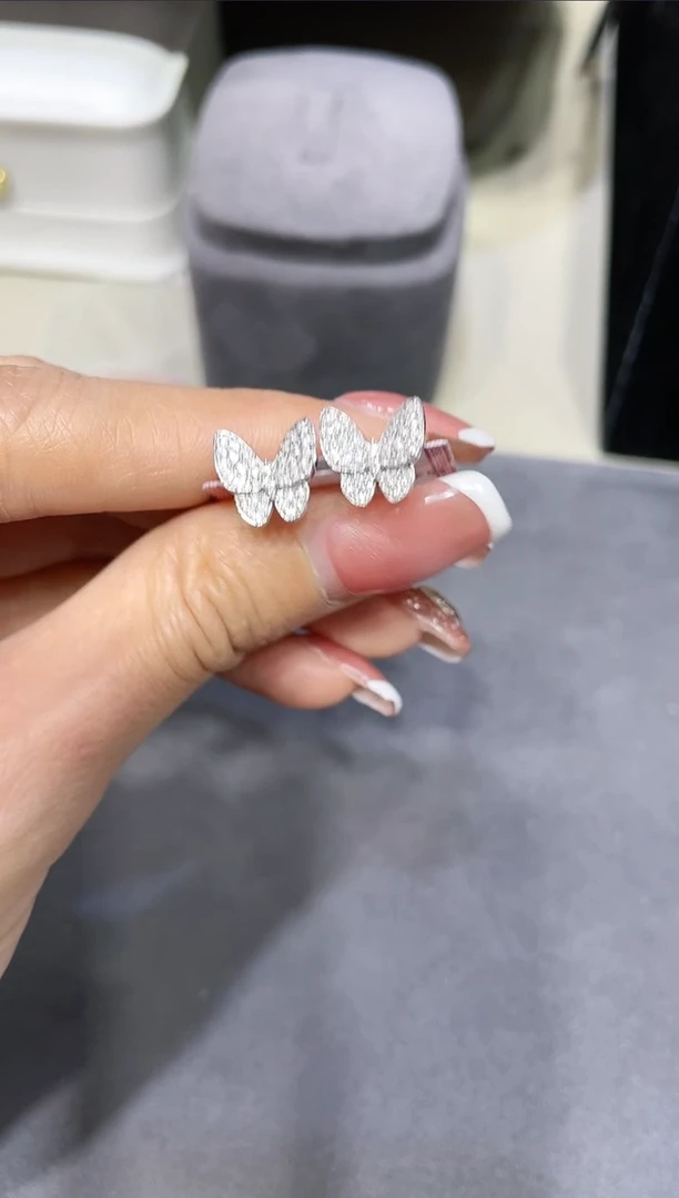 【闪购商品】钻石耳饰18K金镶嵌·