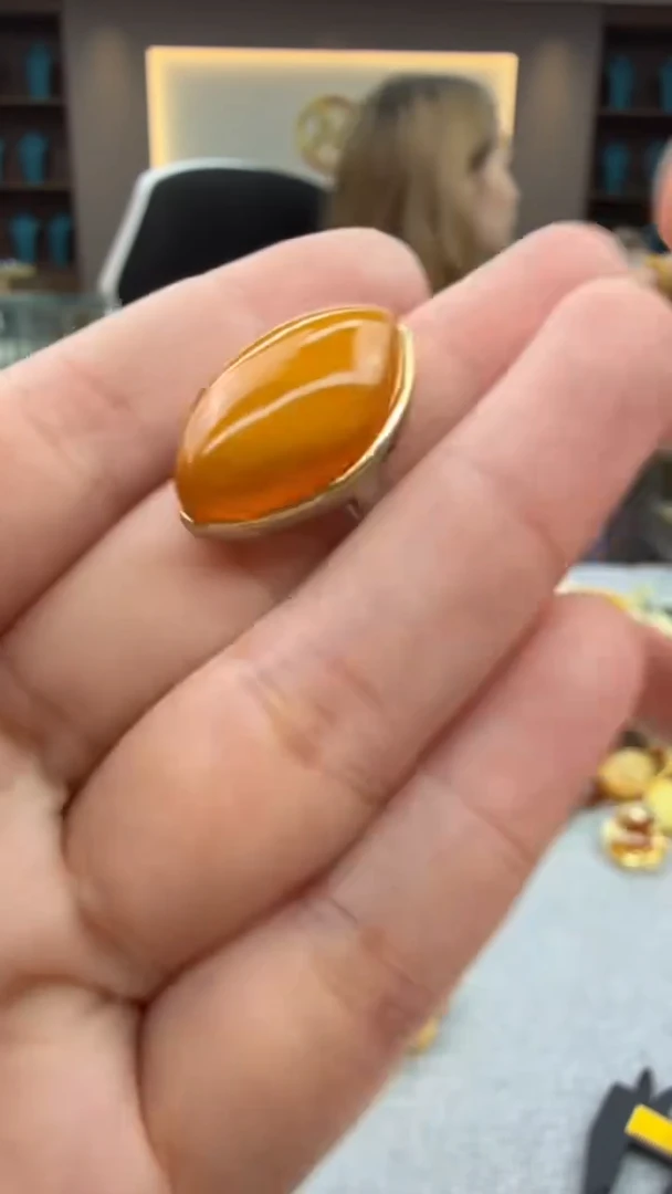未镶嵌琥珀戒指140秒拍号 假一罚三