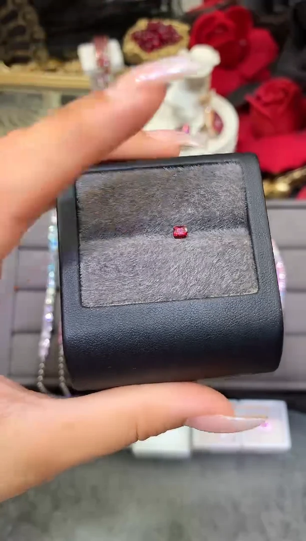 裸石尖晶石枕型  色调 0.30ct