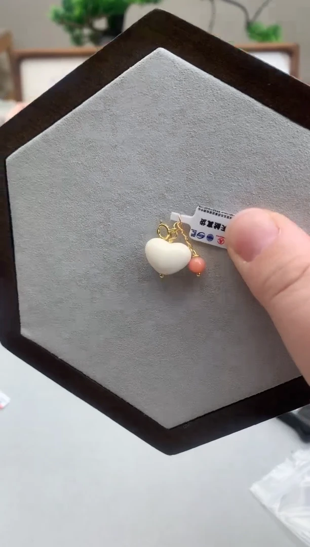 南红玛瑙未镶嵌挂件C72