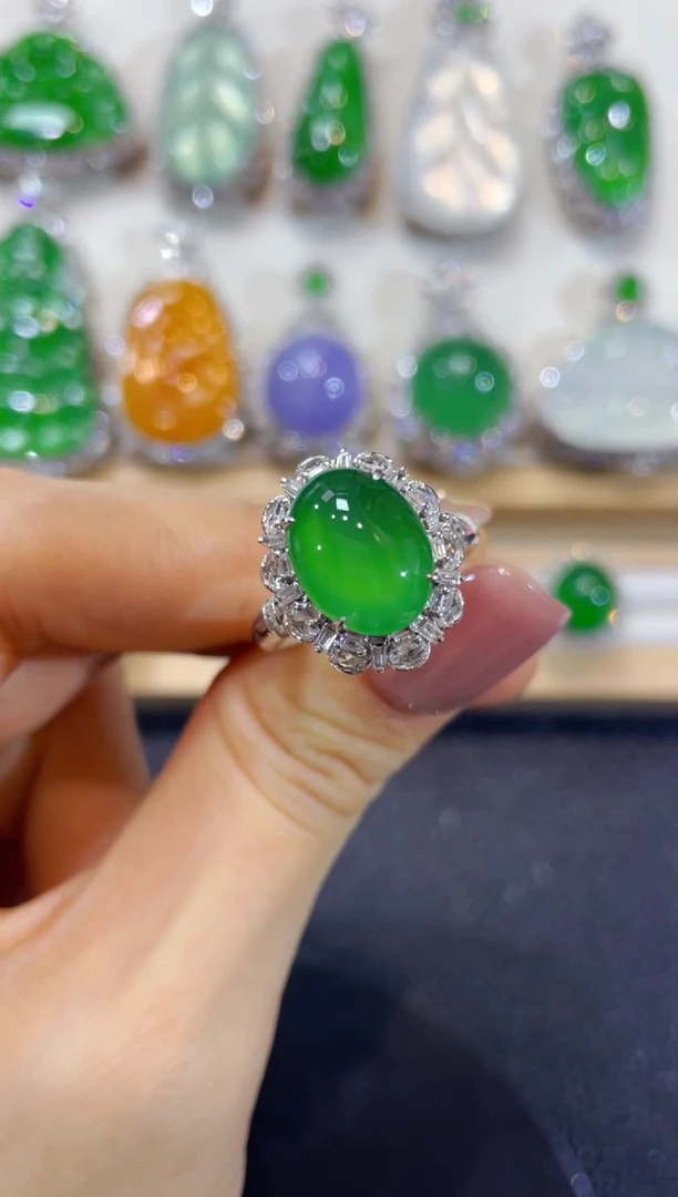 颈饰18K金镶嵌翡翠70