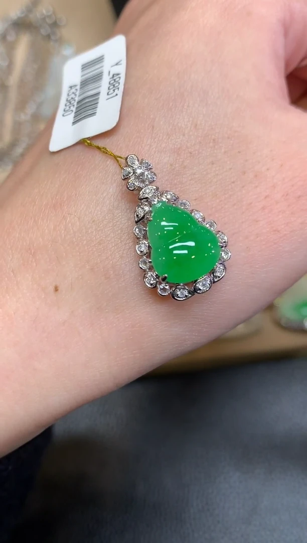 【闪购商品】翡翠颈饰18K金镶嵌葫芦【无服务费】