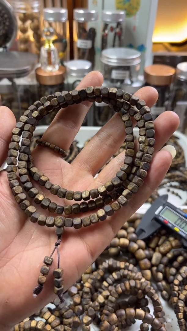 【闪购商品】沉香手串绿棋05方糖多圈  多样性发其一