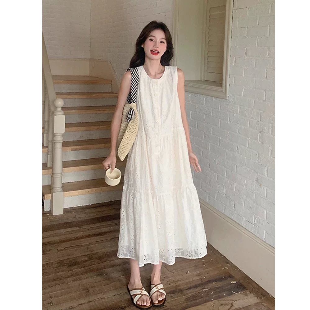 2025年夏季新款法式温柔风减龄褶皱拼接重工钩花无袖背心连衣裙女