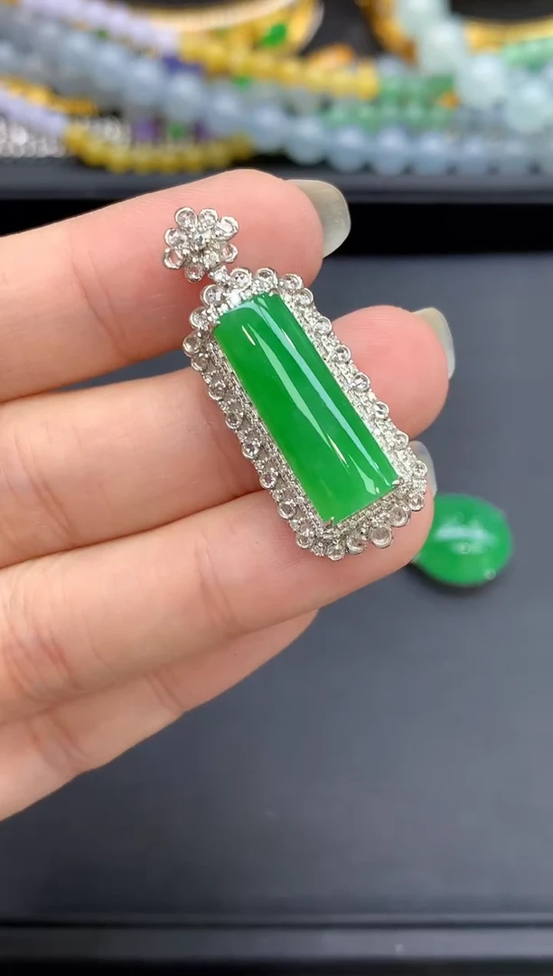 颈饰18K金镶嵌翡翠757-中国好珍宝