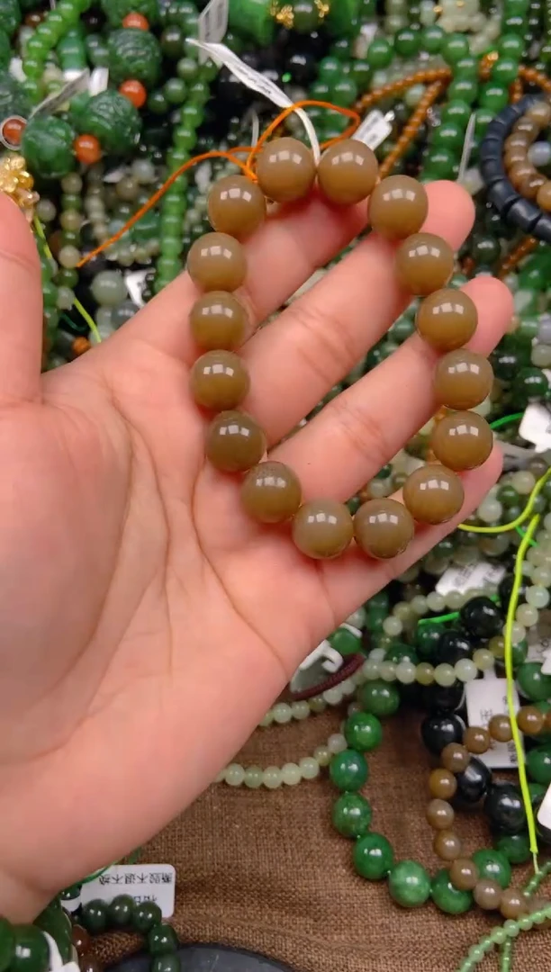 和田玉未镶嵌颈饰1