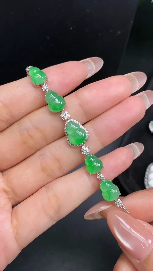 颈饰18K金镶嵌翡翠手链