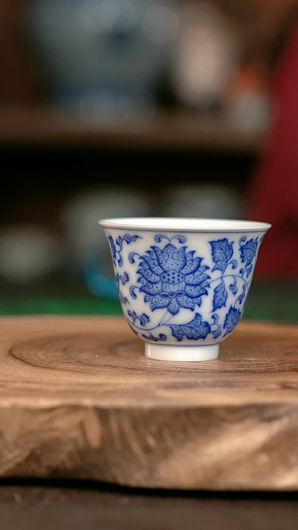 手绘手绘高温现代瓷 气  点工缠枝莲铃铛杯60c