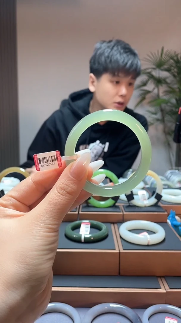 【闪购商品】和田玉手镯未镶嵌57湖水绿46520581