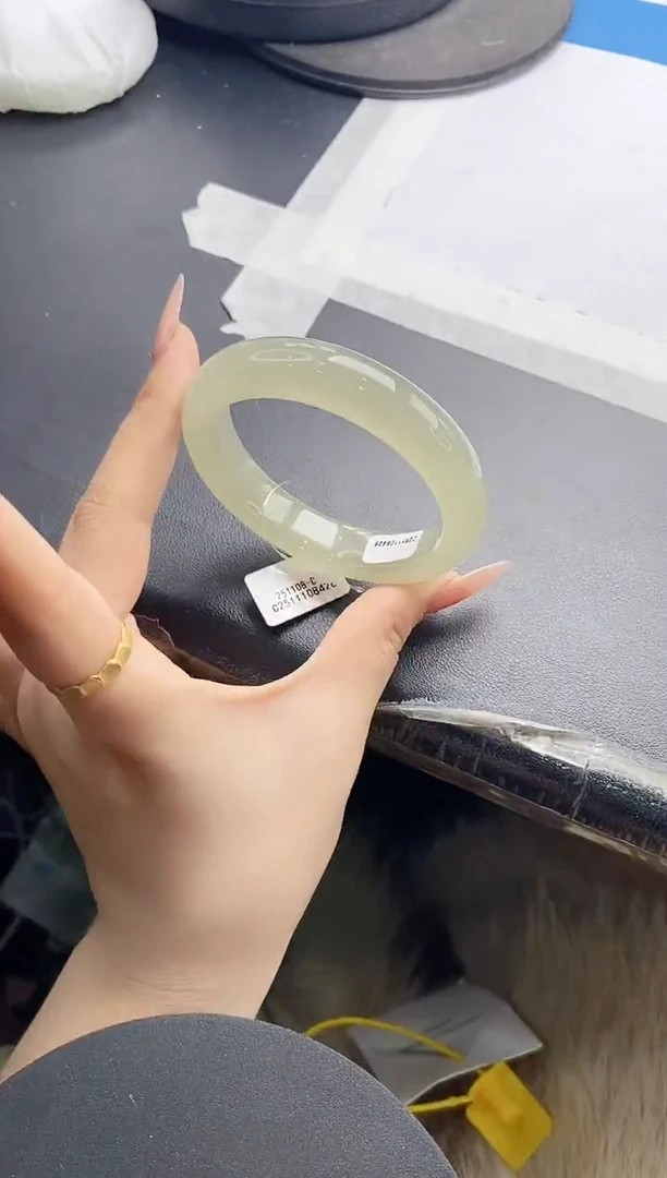 未镶嵌手镯石英质玉w92-DB56+