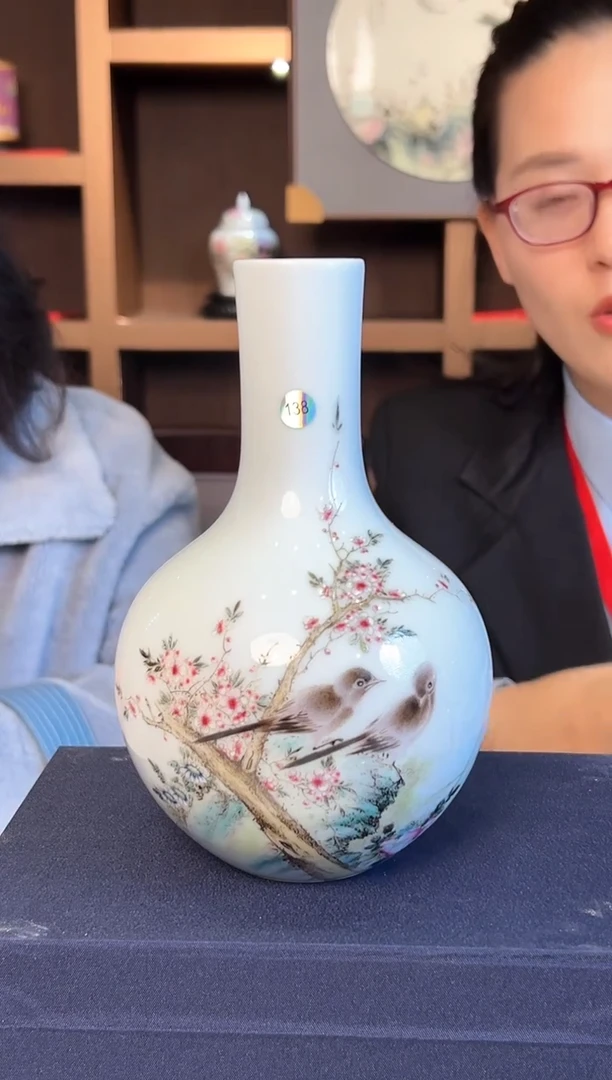 【闪购商品】瓶粉彩花鸟天球瓶138