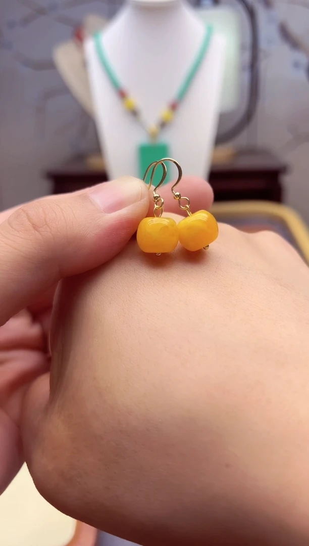 14K金镶嵌蜜蜡耳饰e01