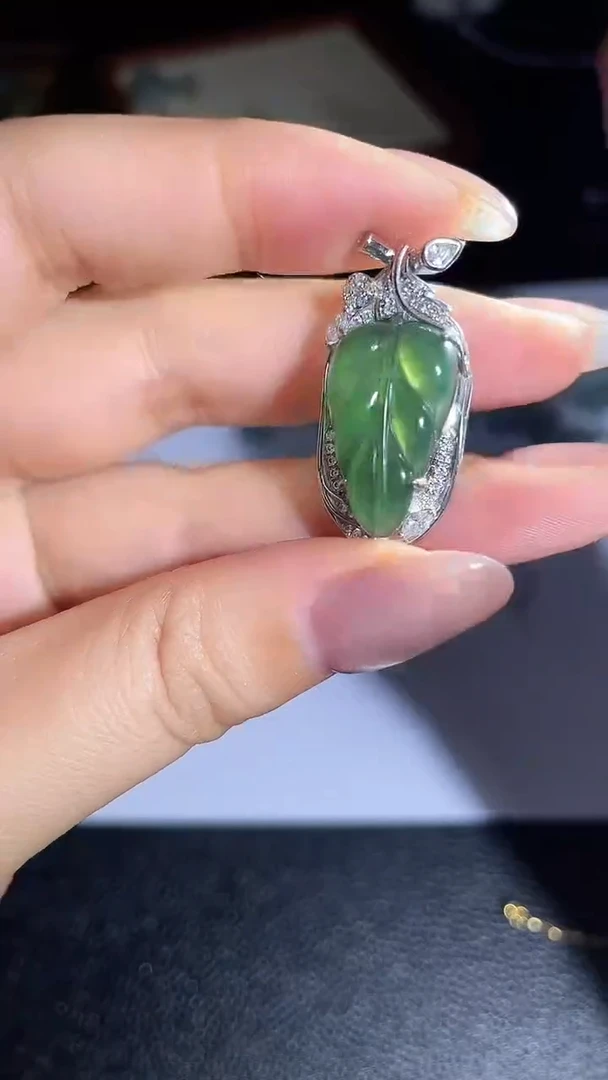 颈饰银S925镶嵌翡翠202555555