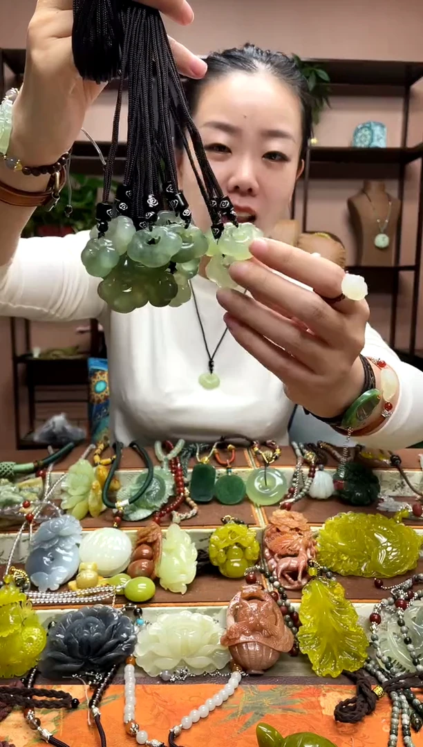 未镶嵌岫玉吊坠多样性发货发其中之一