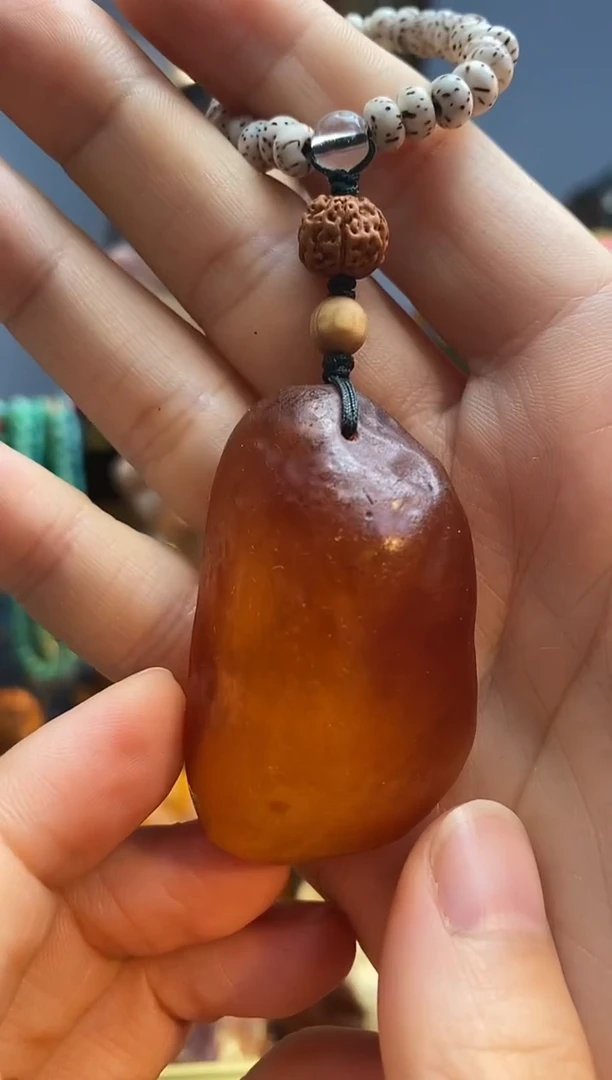 未镶嵌颈饰琥珀吊坠