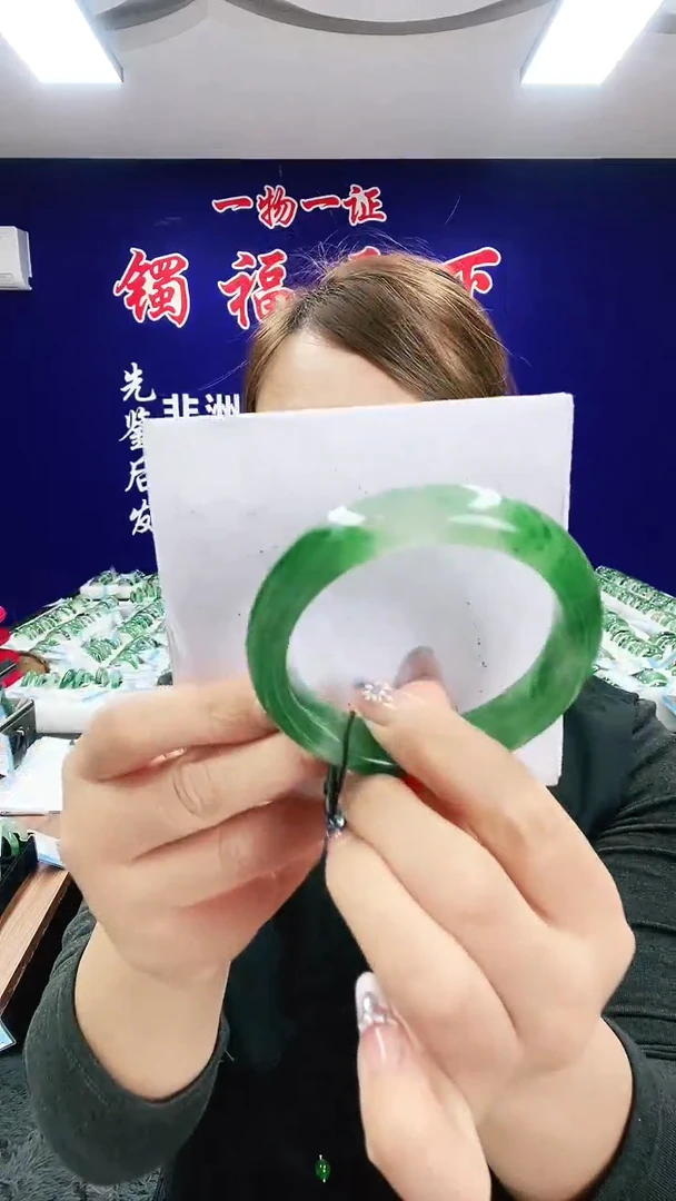 未镶嵌手镯石英质玉（非洲翠）1