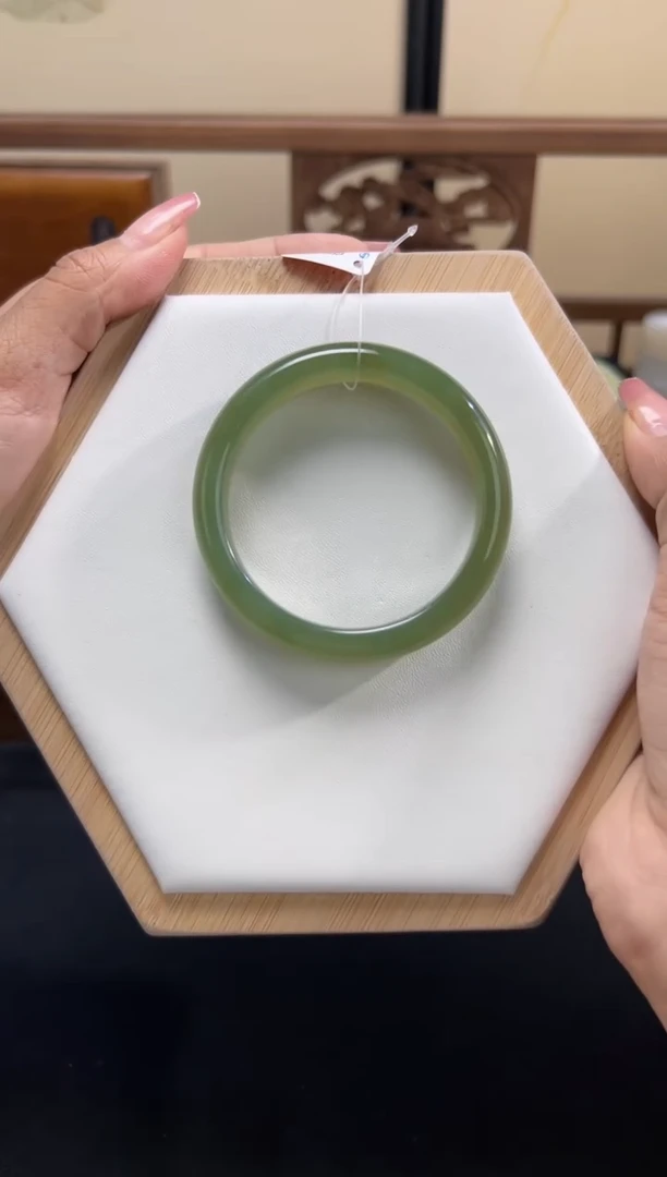 未镶嵌手镯和田玉52