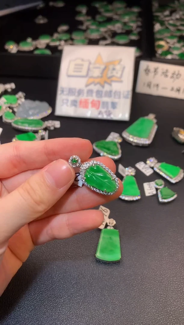 【闪购商品】翡翠颈饰银S925镶嵌翡翠