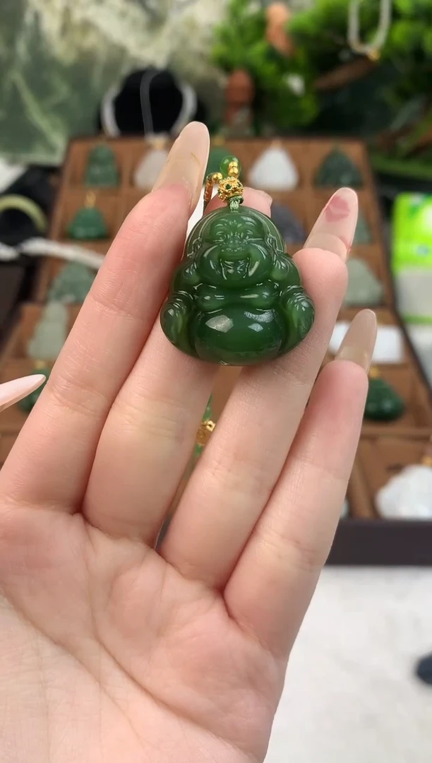 颈饰未镶嵌和田玉吊坠