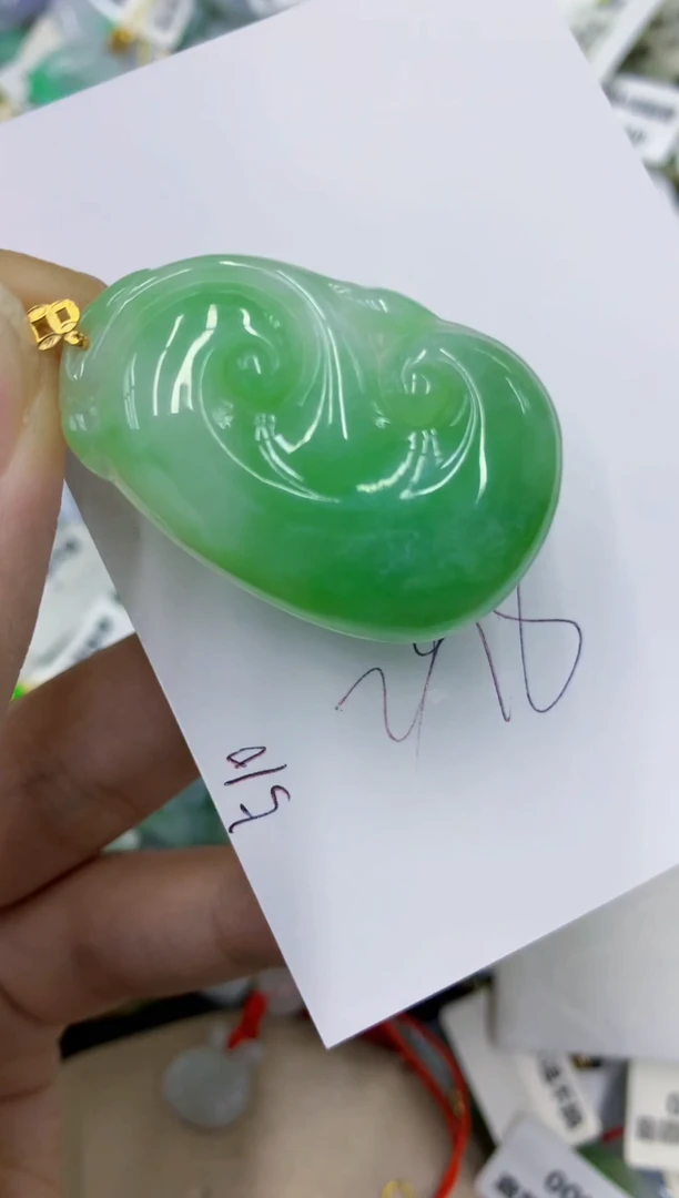 颈饰18K金镶嵌翡翠111111111111