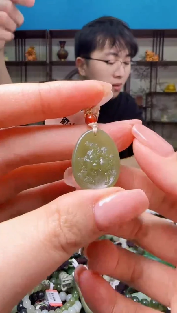 颈饰未镶嵌和田玉1