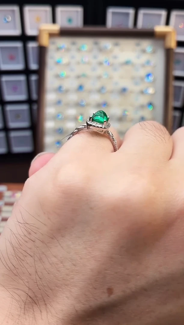 银S925镶嵌戒指祖母绿00