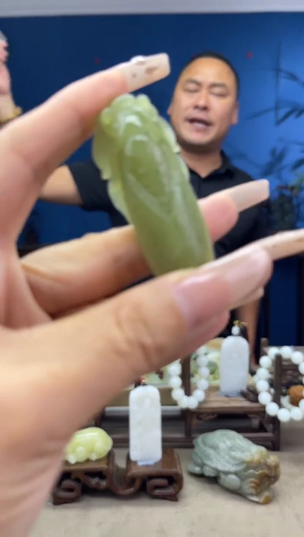 和田玉未镶嵌颈饰1