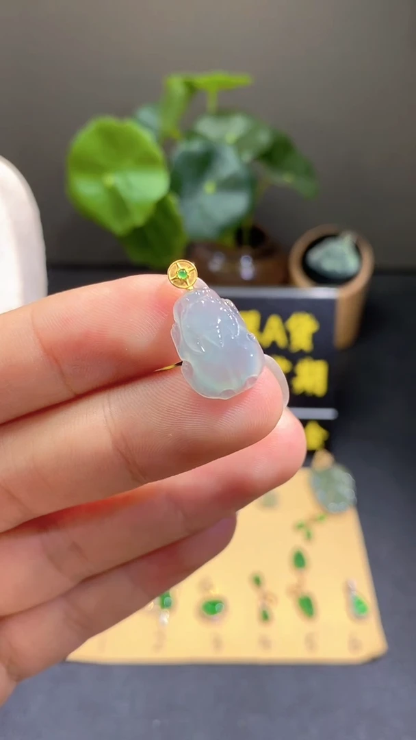 颈饰18K金镶嵌翡翠天然A货